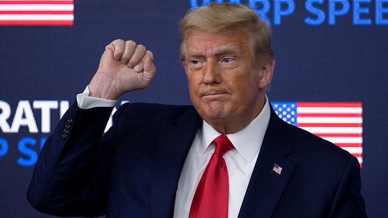 Biden apoia greve contra GM, Ford e Stellantis após Trump criticar EVs