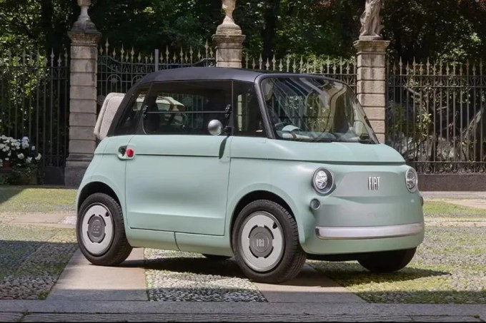 Fiat Topolino estreia na Itália pela metade do preço de um Mobi