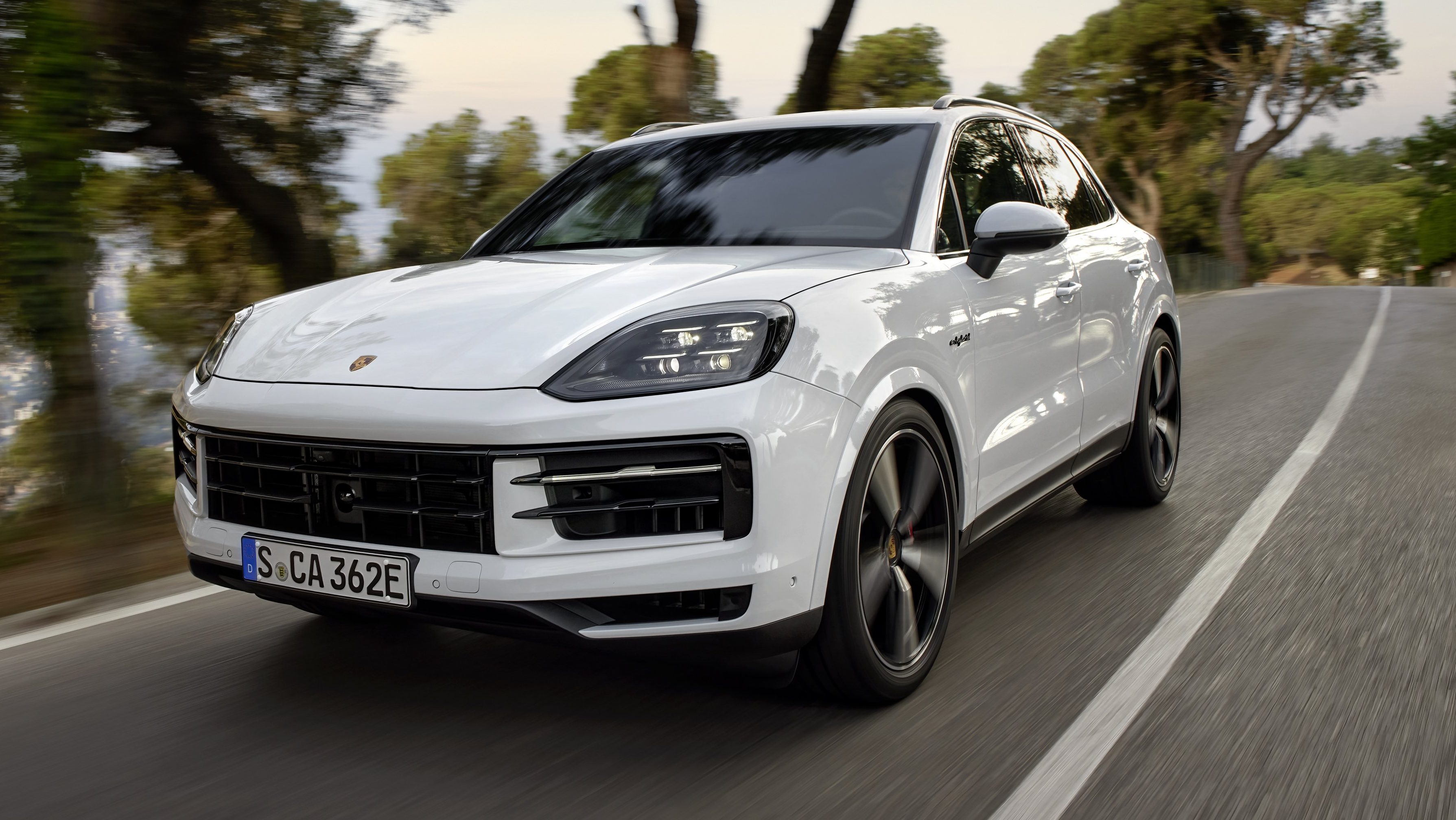 Novo Porsche Cayenne híbrido ganha versão intermediária por… R$ 735.000