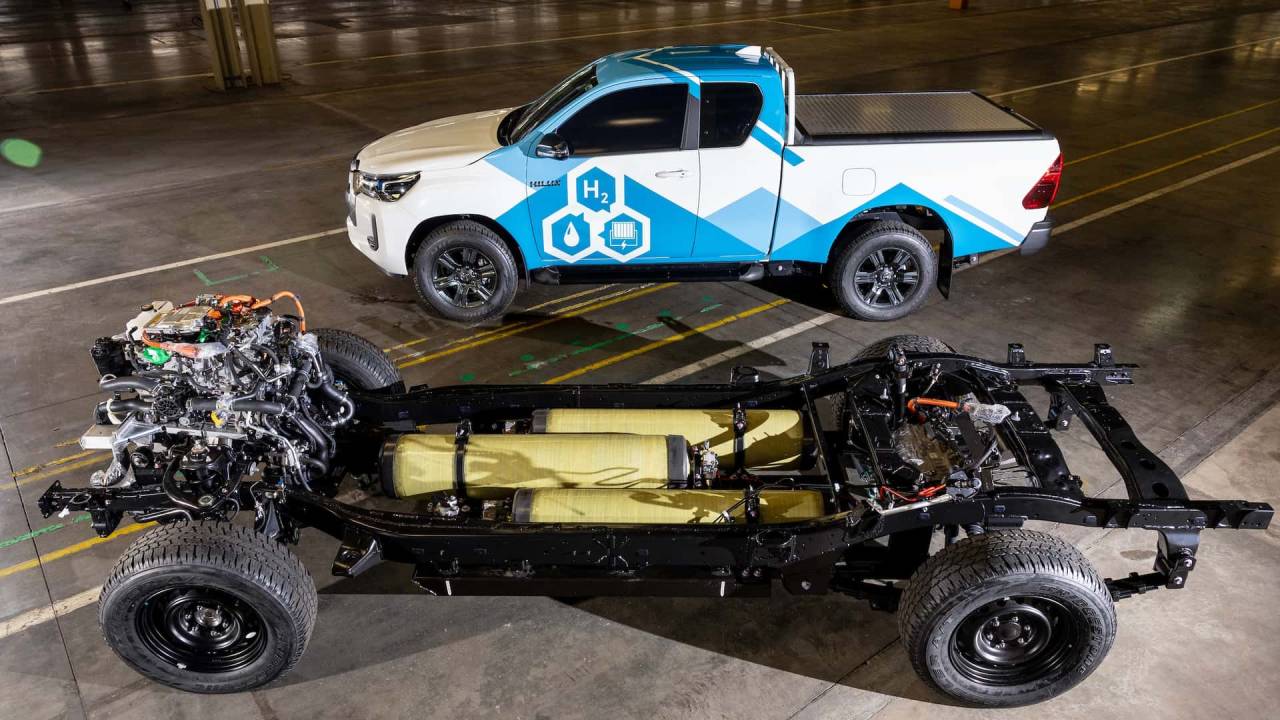 toyota-hydrogen-fueled-hilux-prototype-pick-up (8)