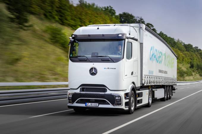 Mercedes eActros 600 é caminhão elétrico que promete autonomia de diesel