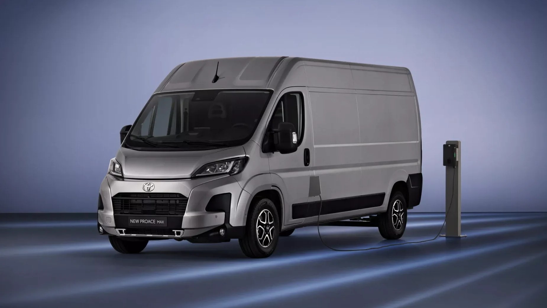 ProAce Max é van elétrica da Toyota fabricada pela Fiat