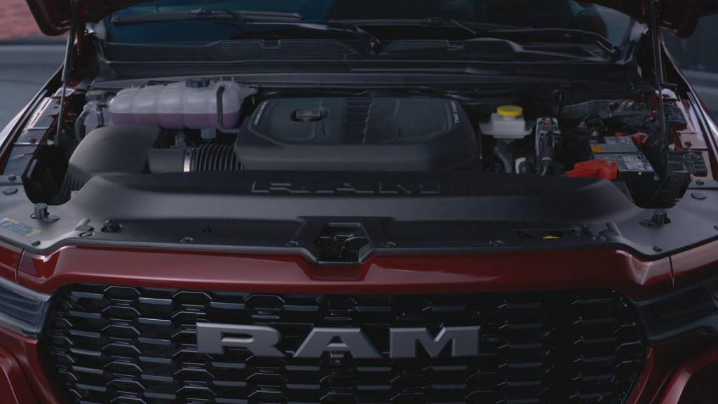 RM025_041FN Ram 1500 2025