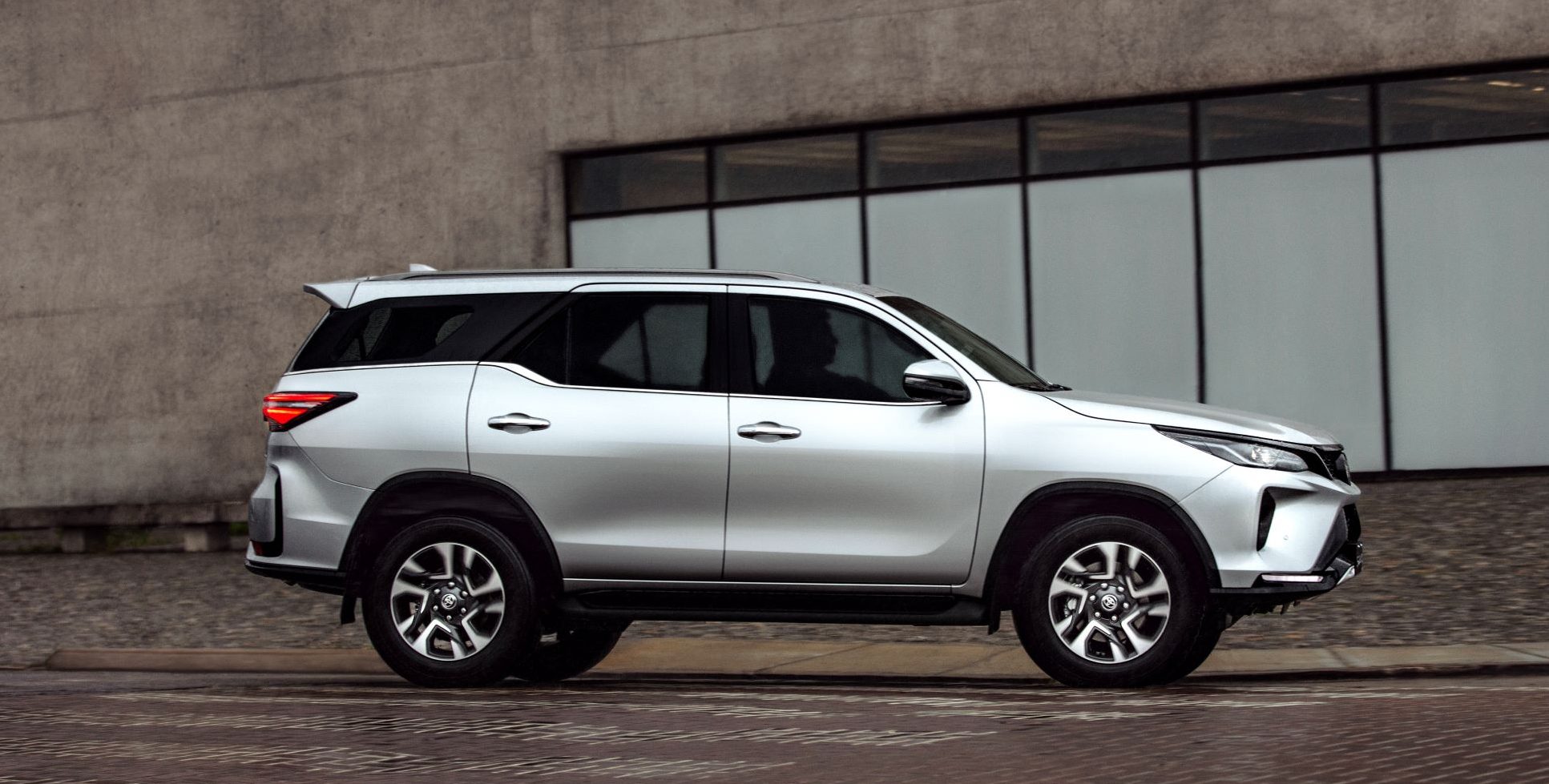 Toyota SW4 SRX Platinum: SUV tem 5% desconto para CNPJ; veja - Mundo do  Automóvel para PCD