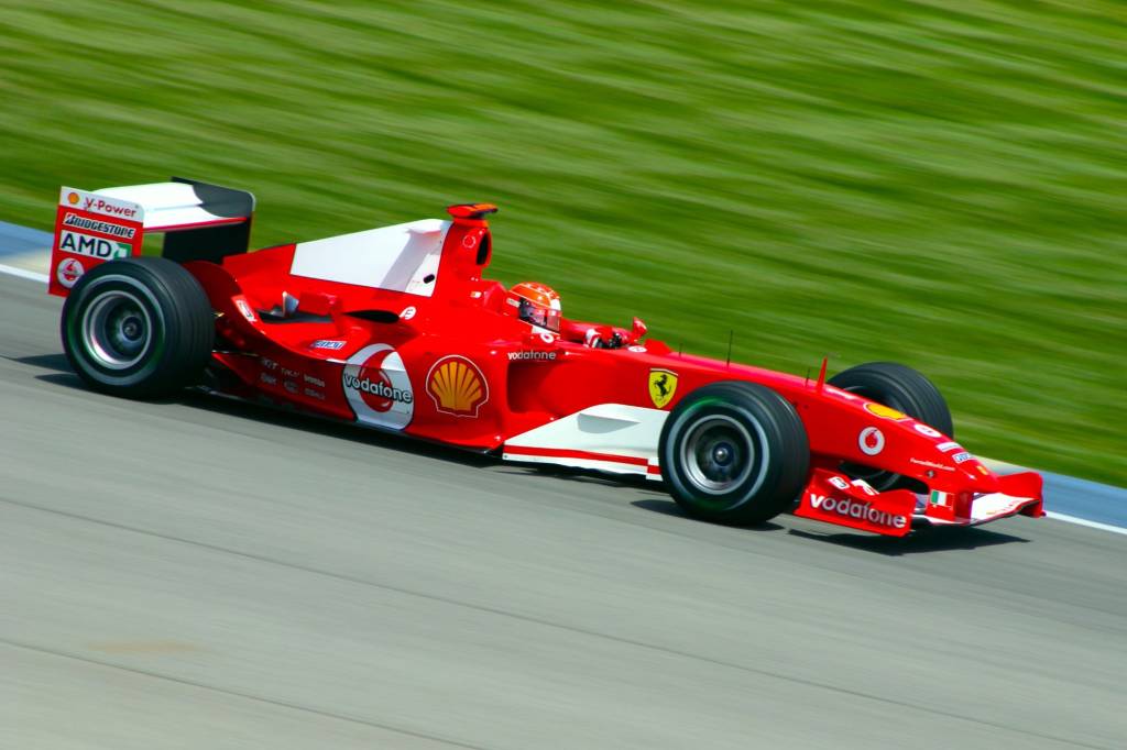 Foi usada a mesma tinta que pintou a Ferrari campeã de Fórmula 1 em 2004