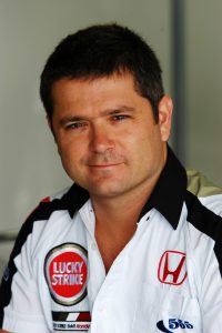 Gil de Ferran, diretor esportivo da equipe BAR Honda, no treino para o GP Brasil de 2005