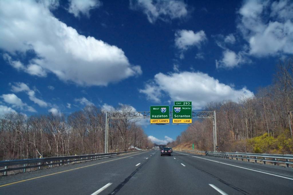 Flórida vai multar carros que andam abaixo do limite na faixa esquerda