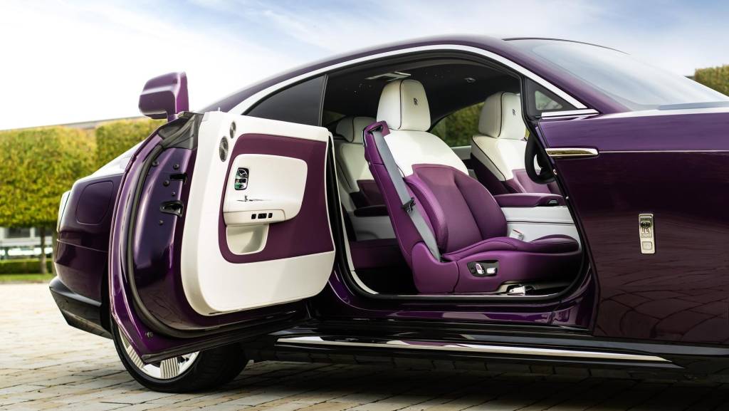 ROLLS-ROYCE SPECTRE: TWILIGHT PURPLE