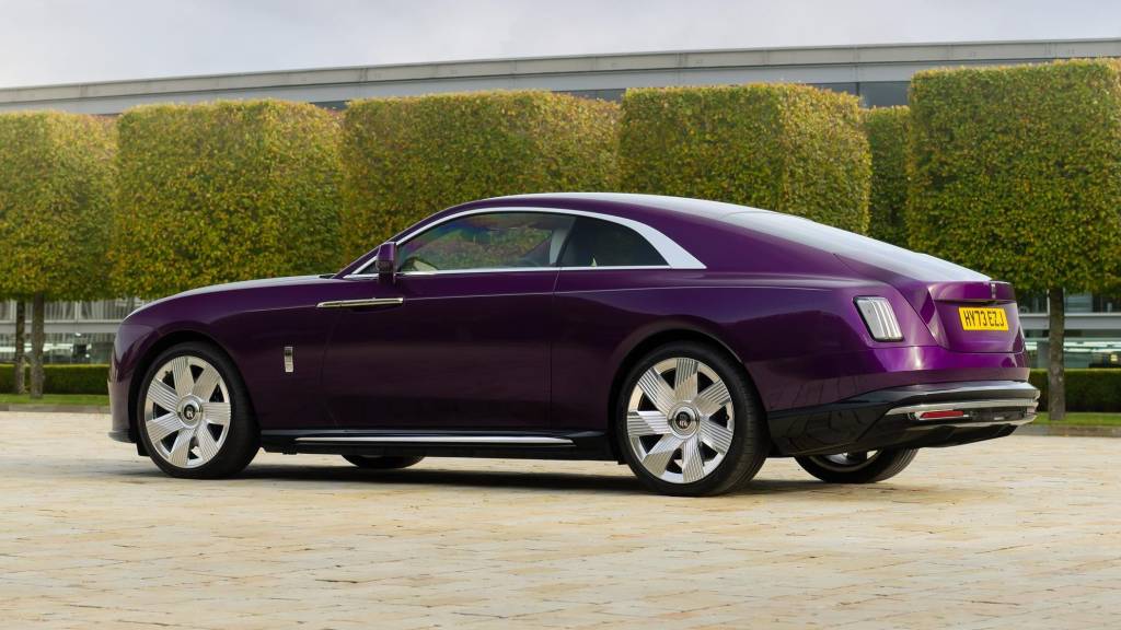 ROLLS-ROYCE SPECTRE: TWILIGHT PURPLE