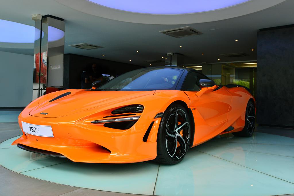 433594_1094237__fef_5197_web_ McLaren 750s