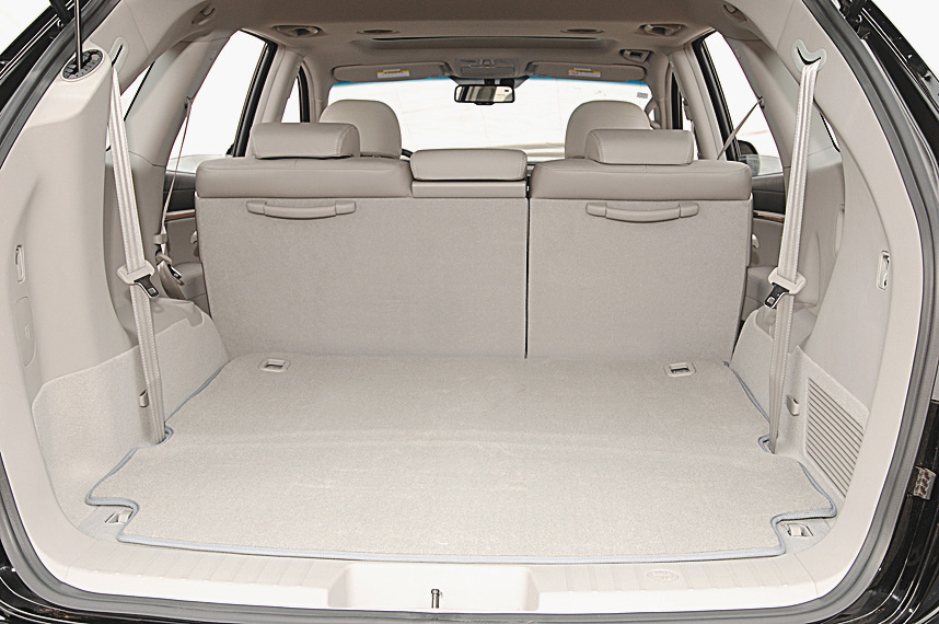 Teste Porta-malas do Veracruz 3.8 V6, modelo 2007 da Hyundai, testado pela revista Quatro Rodas.