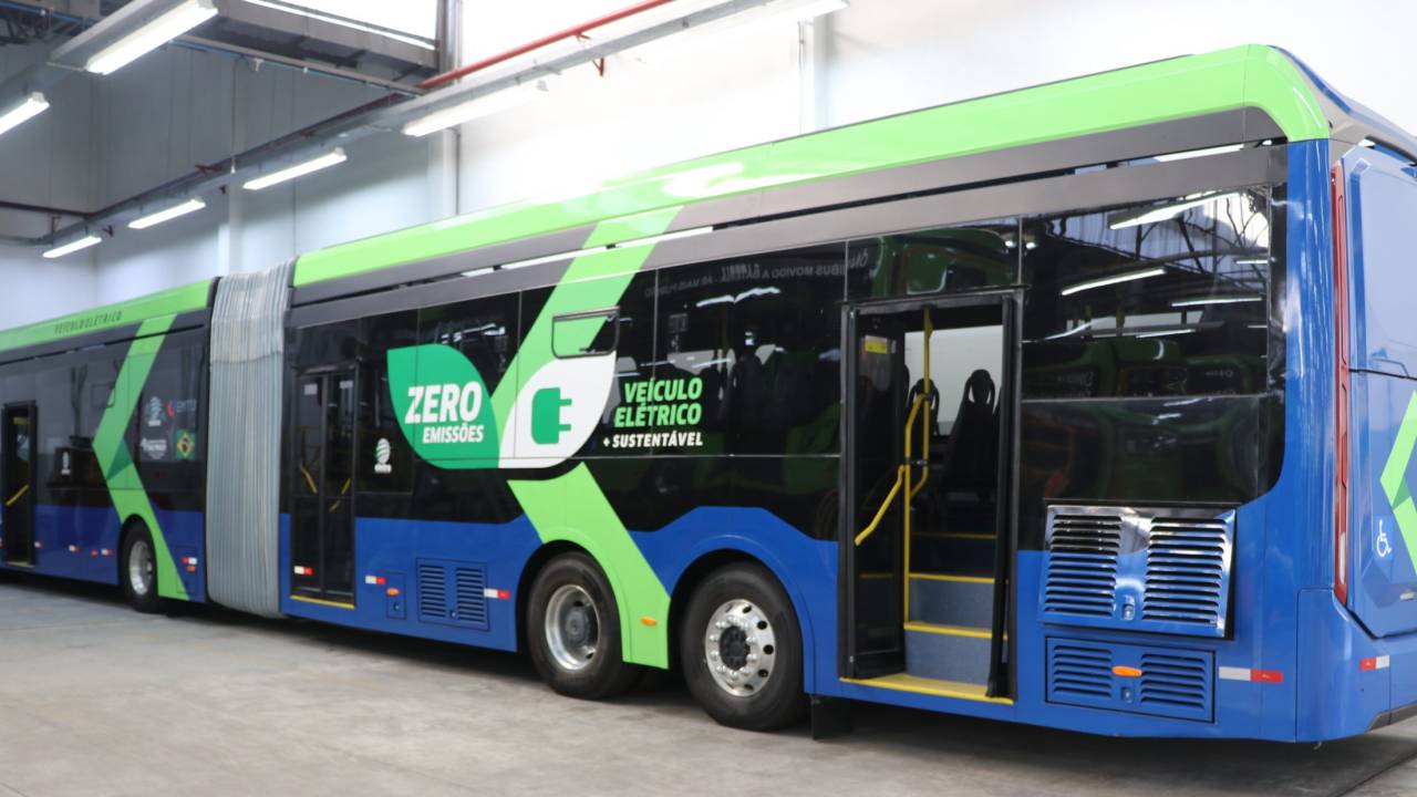 Ônibus BRT trólebus da empresa brasileira Eletra