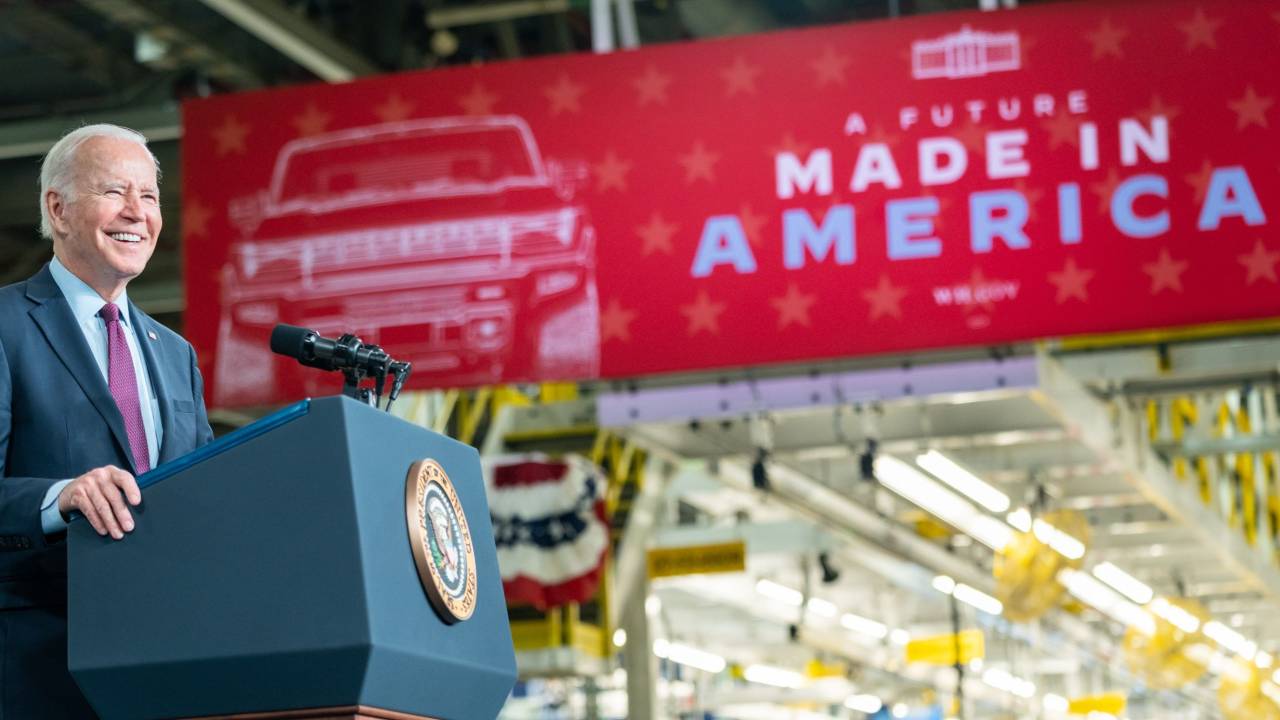 Fabricantes dos EUA querem que Joe Biden aja urgentemente para impedir invasão de carros chineses