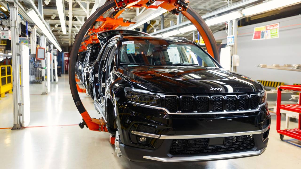 Fábrica de Pernambuco produz carros de Jeep, Ram e Fiat