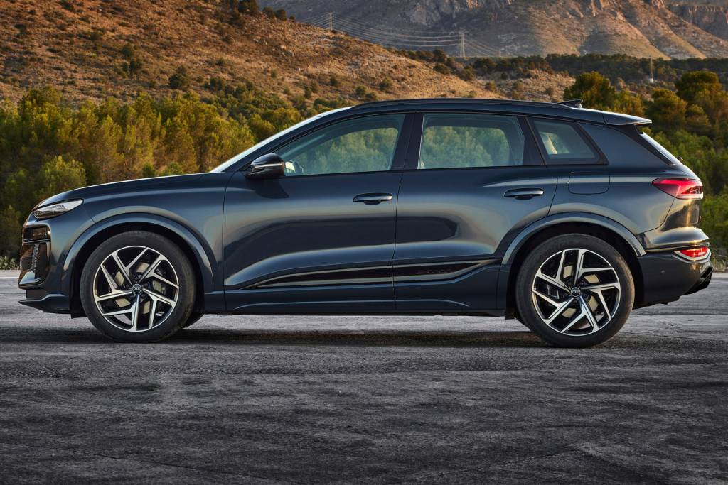Audi Q6 e-tron quattro Audi Q6 e-tron quattro