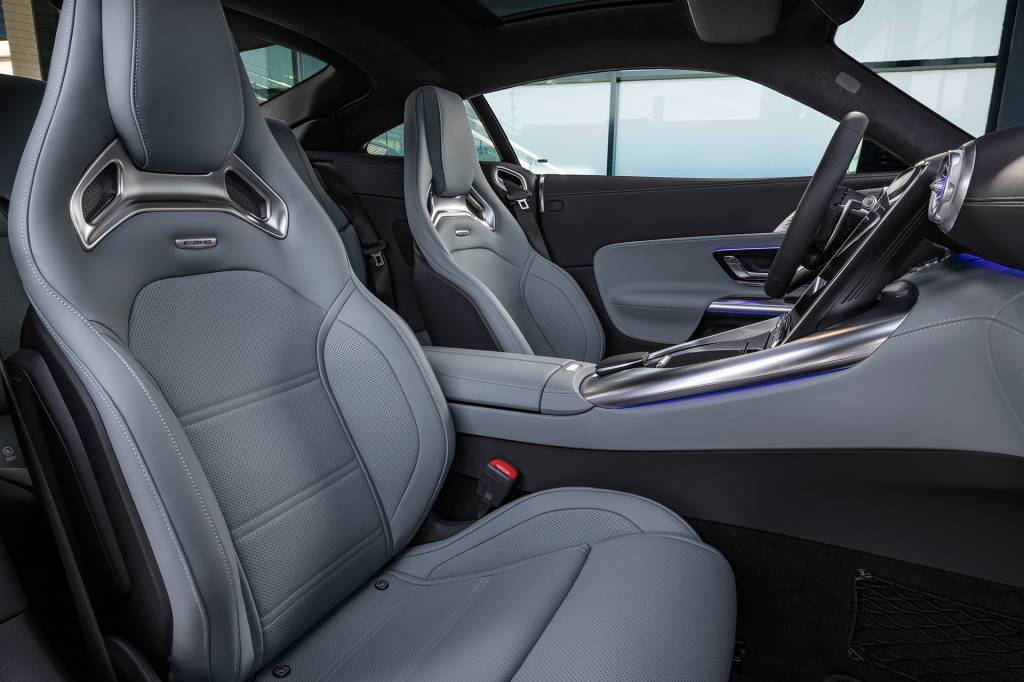 Mercedes-AMG GT 43; Exterieur: sonnengelb uni; Interieur: Leder Nappa sage grey (Energieverbrauch kombiniert 10,3 l/100 km, CO2-Emissionen kombiniert: 235 g/km, CO2-Klasse: G);Energieverbrauch kombiniert: 10,3 l/100 km, CO2-Emissionen kombiniert: 235 g/km, CO2-Klasse: G Mercedes-AMG GT 43; Exterior: sun yellow; Interior: Nappa Leather sage grey/black (energy consumption, combined 10,3 l/100 km, CO₂ emissions combined: 235 g/km, CO₂-class: G);Combined energy consumption 10.3 l/100 km, combined CO2 emissions 235 g/km, CO2 class G