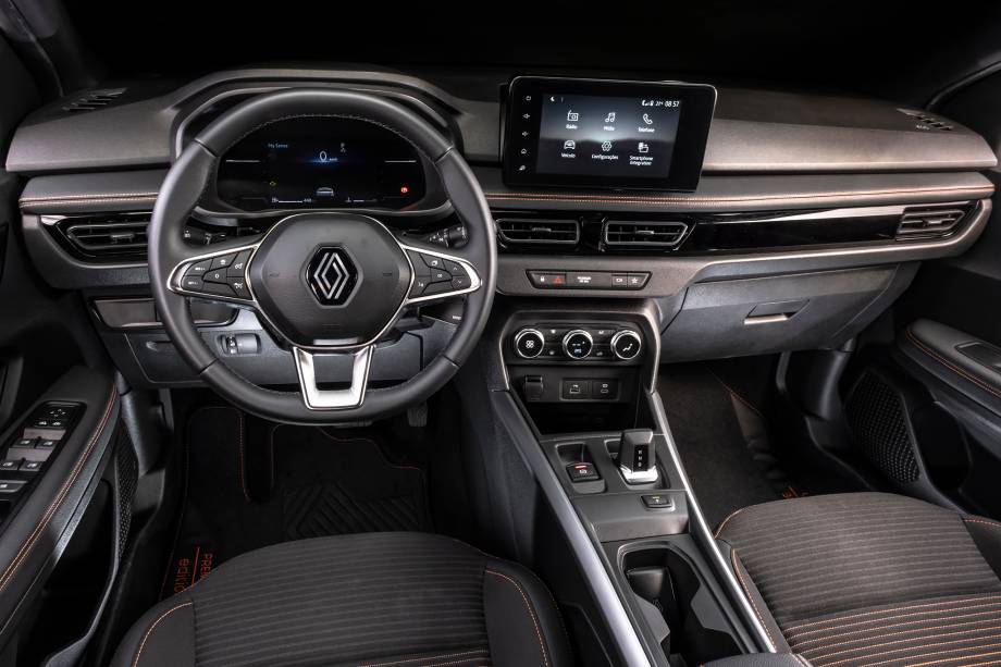 Console elevado instrumentos digitais dão bom aspecto à cabine Console elevado instrumentos digitais dão bom aspecto à cabine