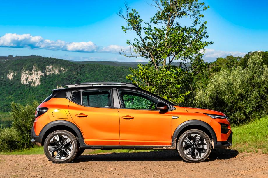 Carroceria está a 21 cm do solo Carroceria está a 21 cm do solo