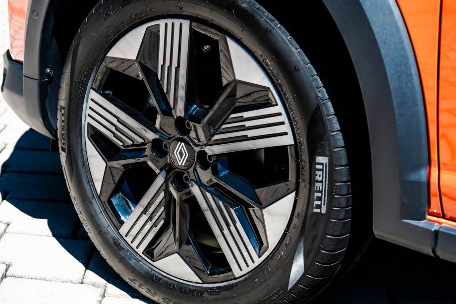 Rodas aro 17 estão em duas versões Rodas aro 17 estão em duas versões