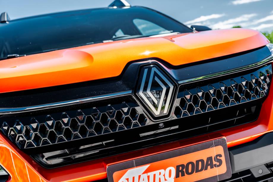 Grade reproduz o lozango do logo Grade reproduz o lozango do logo