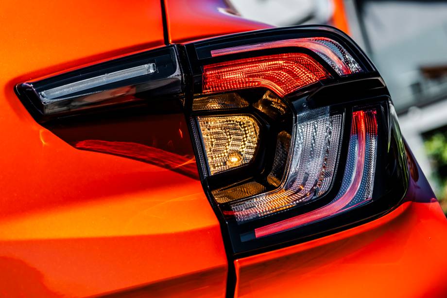 Lanternas só têm leds na luz de posição Lanternas só têm leds na luz de posição