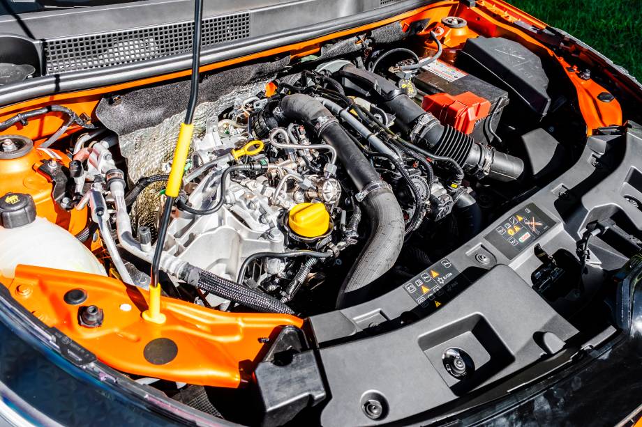 Motor 1.0 TCe tem turbo, injeção direta flex e start-stop Motor 1.0 TCe tem turbo, injeção direta flex e start-stop