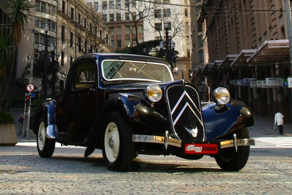 11 Faux Cabriolet Traction Avant modelo 1938, da Citroën, pertencente ao colecio_2 11 Faux Cabriolet Traction Avant modelo 1938