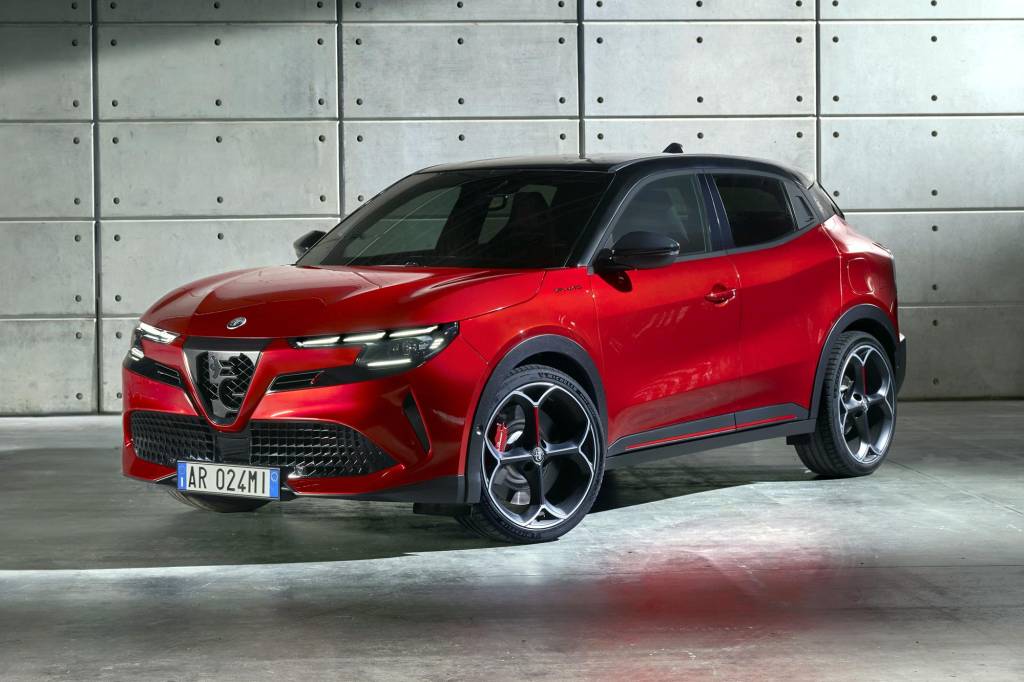 Alfa Romeo Milano inicia futuro elétrico com plataforma de Peugeot