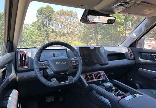 Interior da BYD Shark