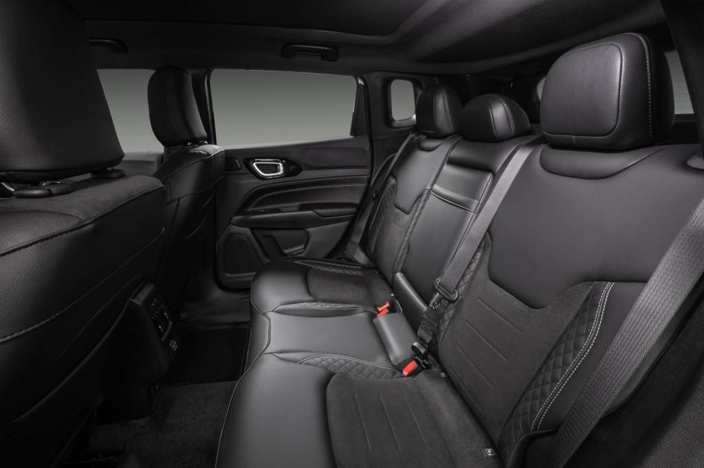 Jeep Compass Blackhawk 2025 (2) Jeep Compass Blackhawk 2025 (2)