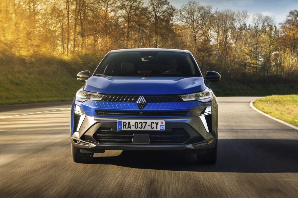 New-Renault-Captur-E-Tech-Hybrid-Esprit-Alpine-version_013-1536x1022