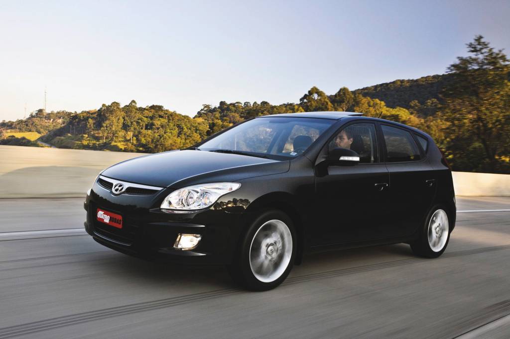 i30 2.0 16V, modelo 2010 da Hyundai, durante teste de longa duração da revista Quatro Rodas.