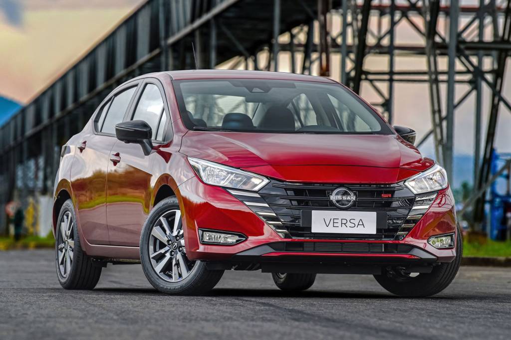 Nissan Versa 2025 ganha versão esportivada SR e parte de R$ 85.190