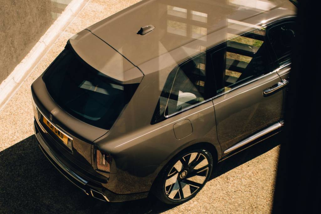 Novo Rolls-Royce Cullinan Series II (4) Novo Rolls-Royce Cullinan Series II (2)