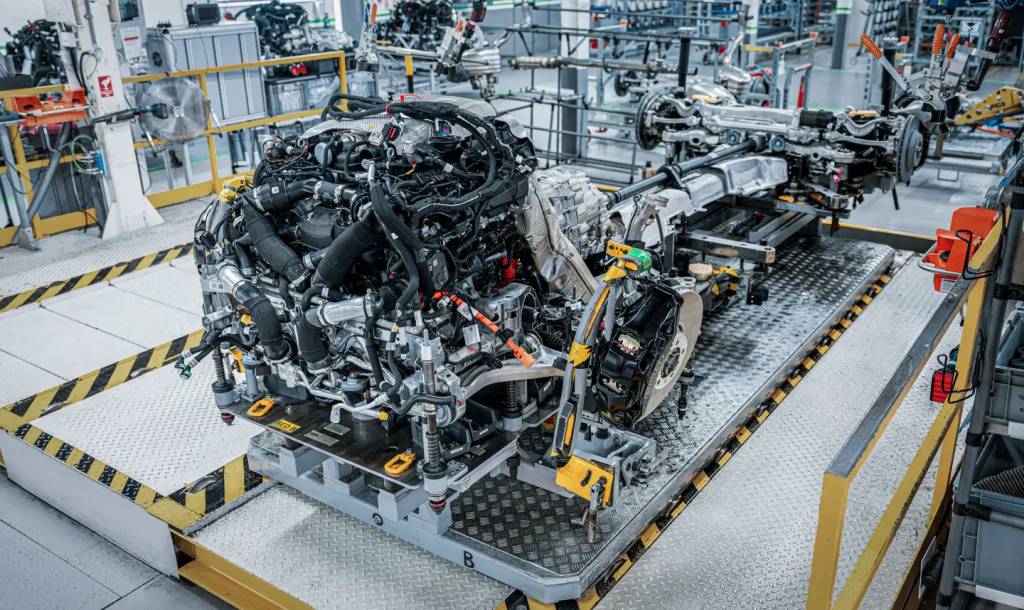 Ultra-Performance-Hybrid-2-scaled Bentley-PHEV-Hero-1