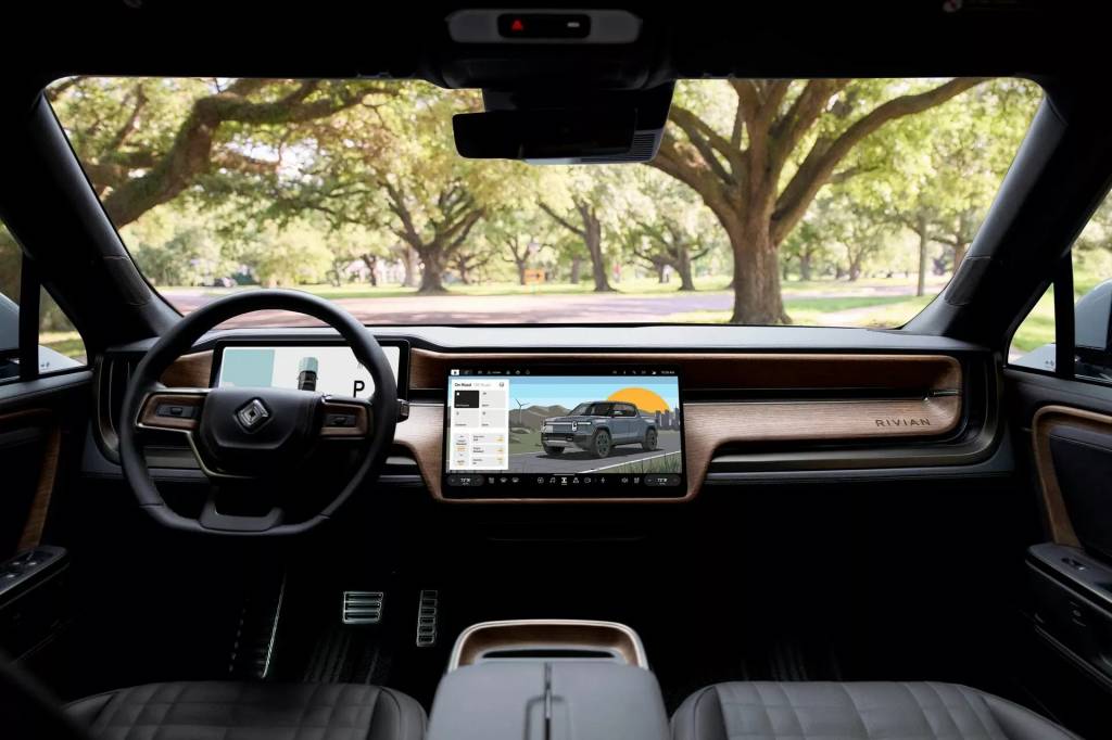 2024-Rivian-R1T-606-15 Rivian R1T e R1S