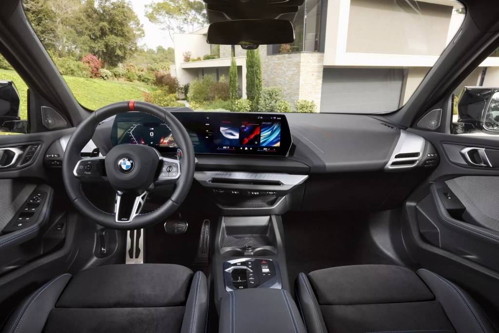 2025-BMW-M135i-55-2048×1366 BMW Série 1
