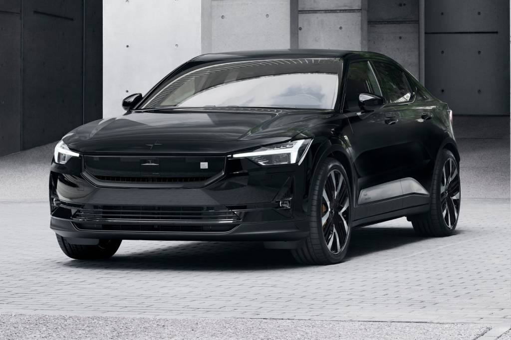 Polestar 2 (2) Versão topo de linha tem dois motores e 476 cv. Autonomia chega aos 450 km