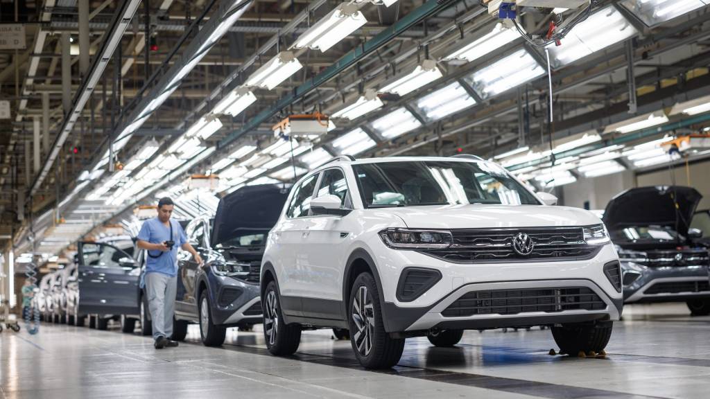 T-Cross 2025 São José dos Pinhais T-Cross saindo da linha de produção da VW na fábrica de São José dos Pinhais (PR)