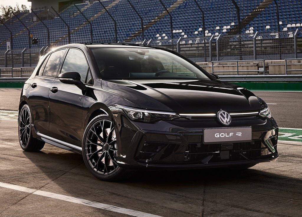 Volkswagen-Golf_R-2025-1024-08