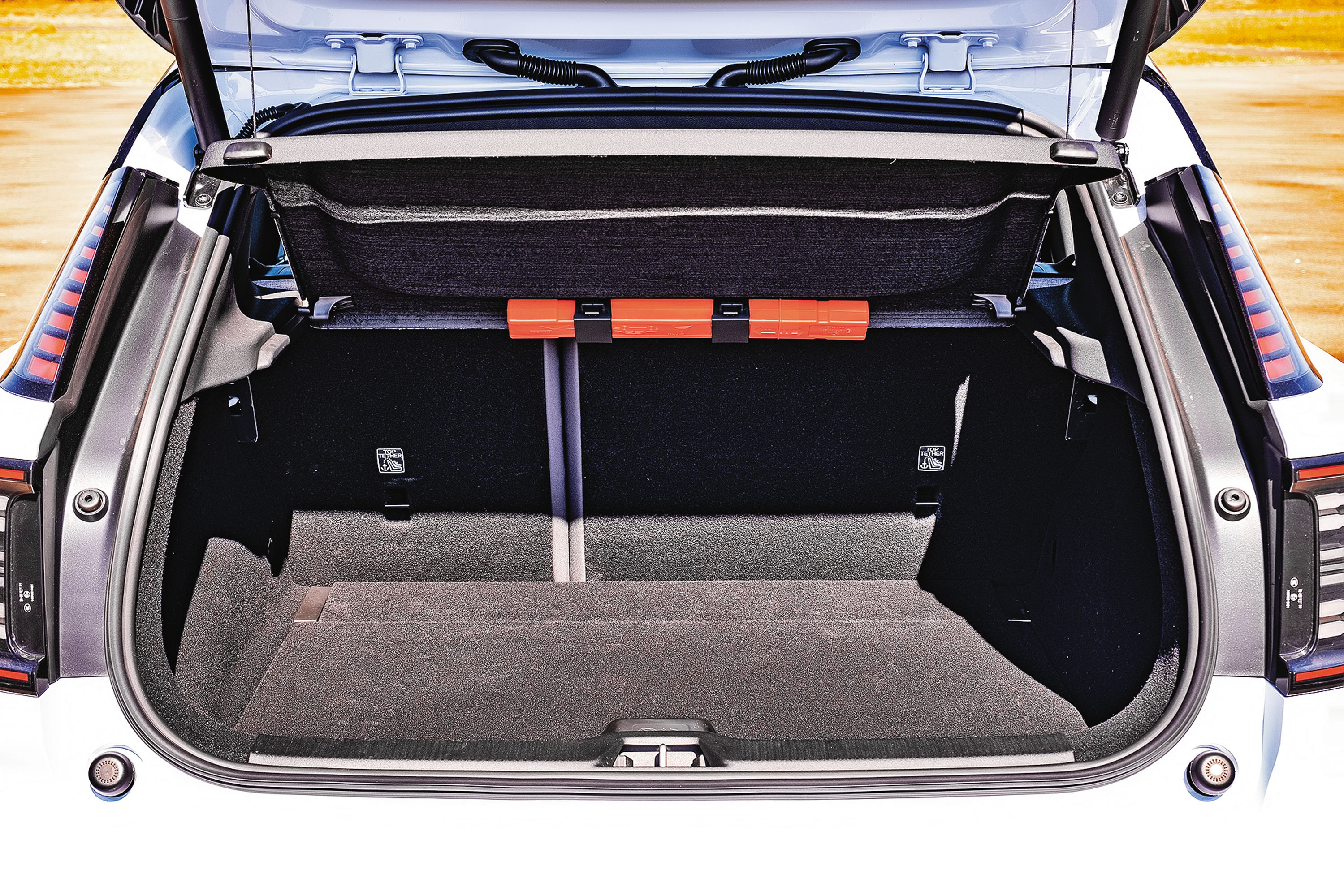 VOLVO EX30 ultra x renault megane e-tech