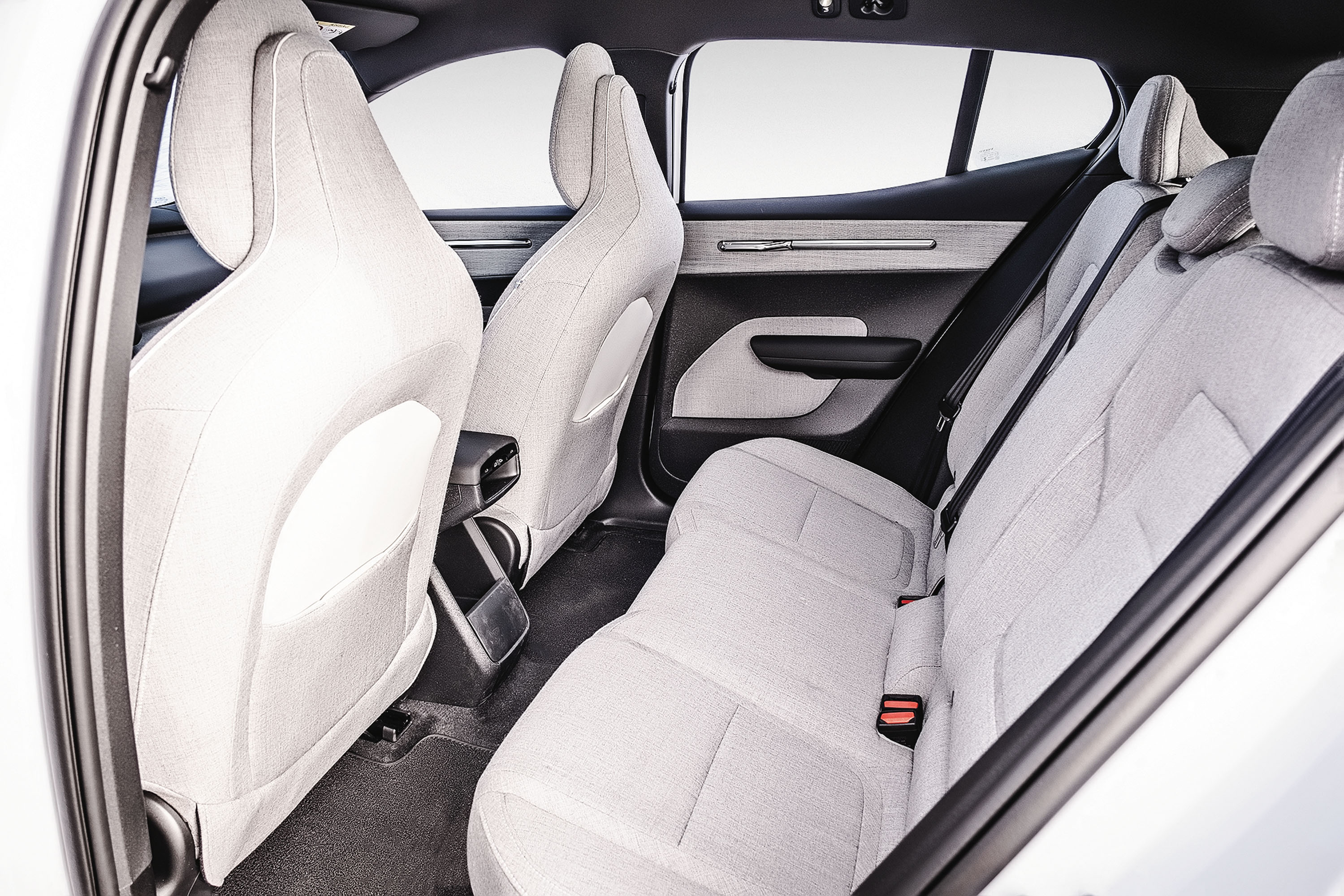 VOLVO EX30 ultra x renault megane e-tech