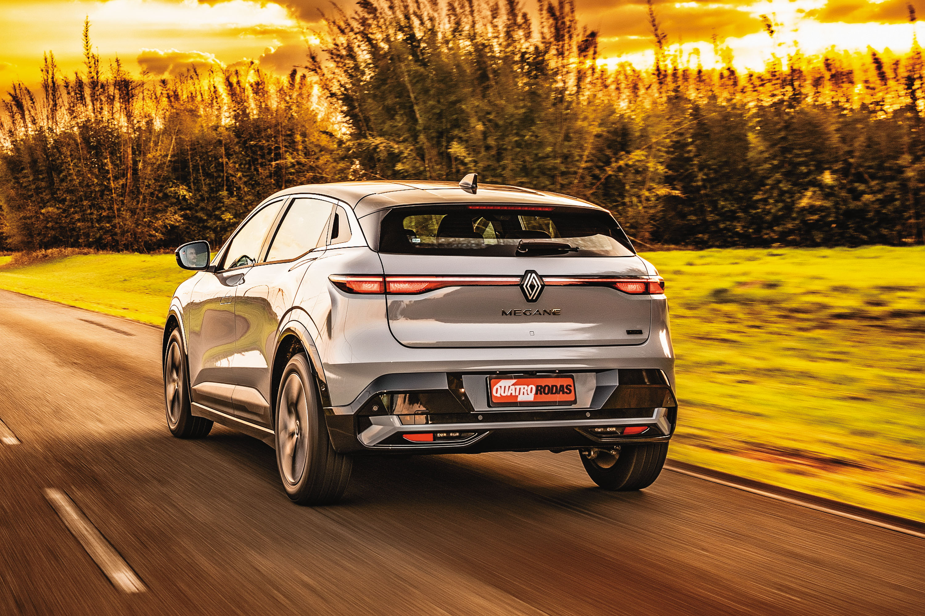 VOLVO EX30 ultra x renault megane e-tech