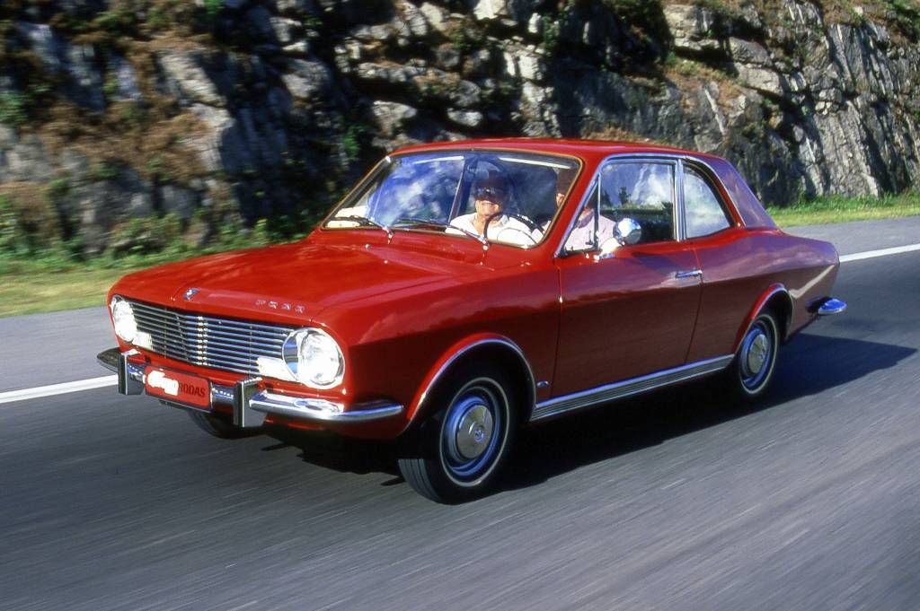 Corcel modelo 1969, com motor 1.3, avaliado pela revista Quatro Rodas. Corcel modelo 1969, com motor 1.3, avaliado pela revista Quatro Rodas.