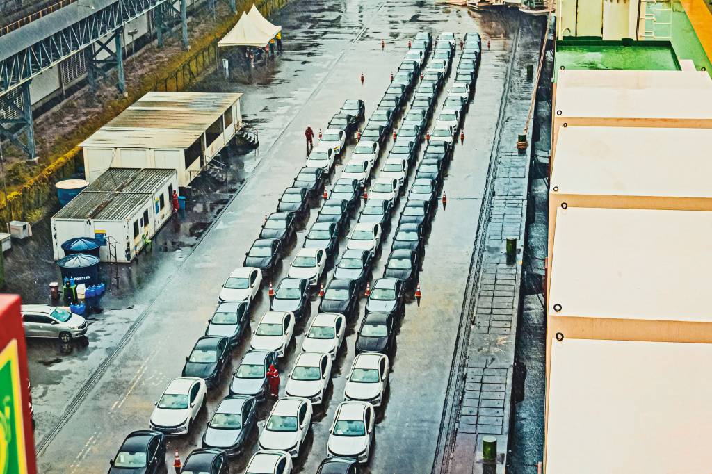 Produção e venda de carros cresce em 2025 enquanto chinesas têm estoque recorde