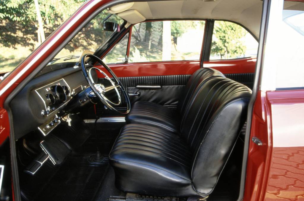 Interior do Corcel modelo 1969, com motor 1.3, avaliado pela revista Quatro Rodas. Corcel modelo 1969, com motor 1.3, avaliado pela revista Quatro Rodas.