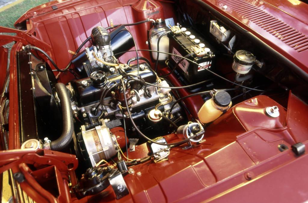 Motor do Corcel modelo 1969, com motor 1.3, avaliado pela revista Quatro Rodas. Corcel modelo 1969, com motor 1.3, avaliado pela revista Quatro Rodas.