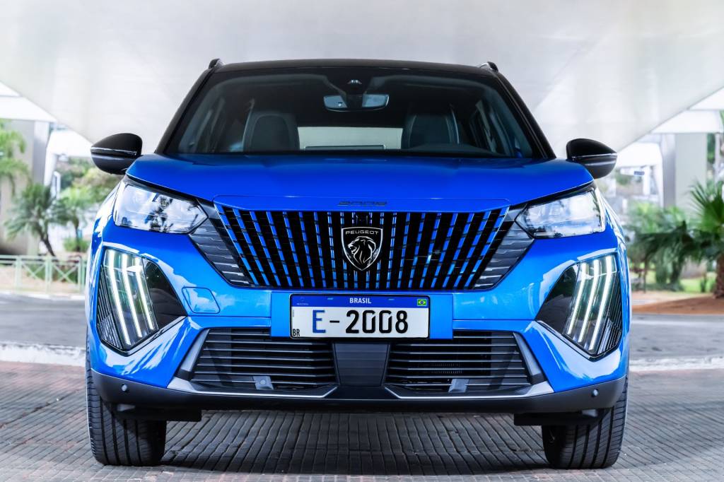 Novo Peugeot E-2008 apresentado no Brasil (1) Novo Peugeot E-2008 apresentado no Brasil