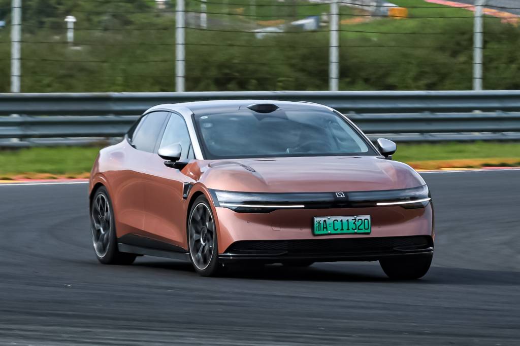 Chinesa Zeekr revela a bateria com a recarga mais rápida do mundo