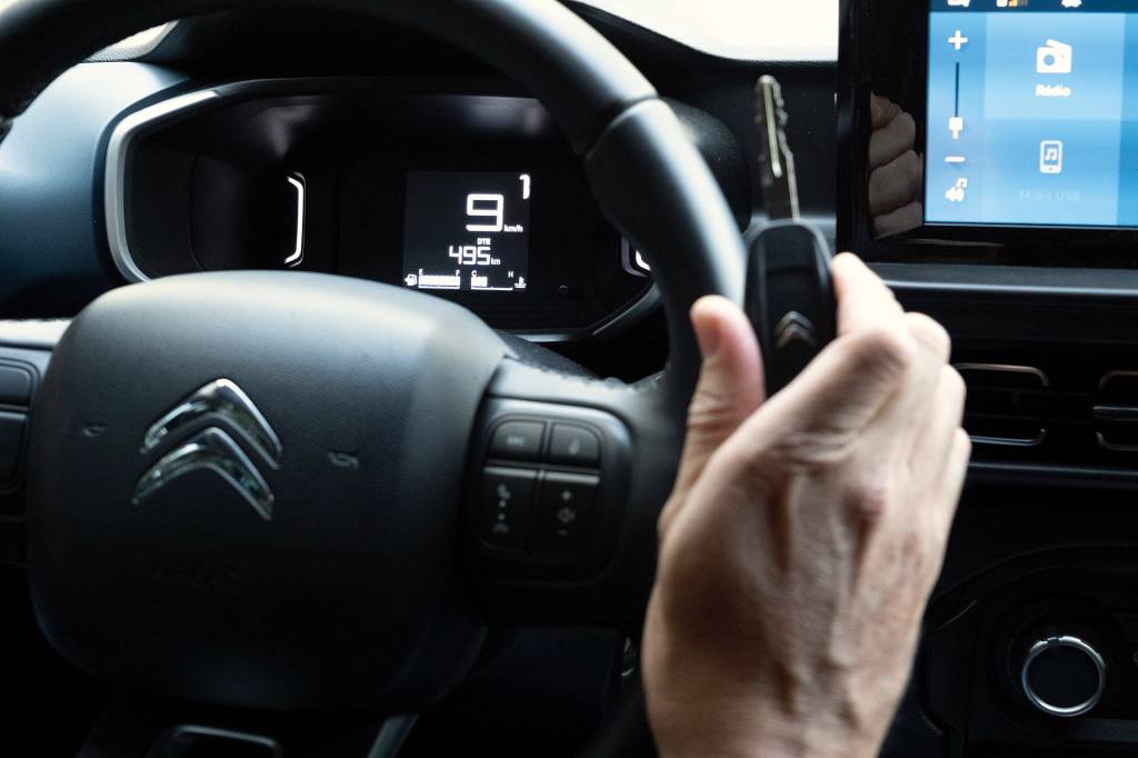 Nosso Citroën C3 continua com motor ligado mesmo sem chave na ignição